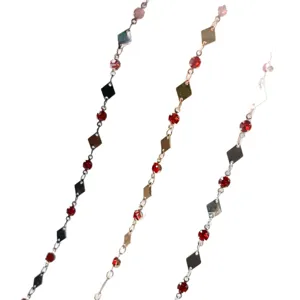 Catena per gioielli fai da te con pezzi di rombo metallico e strass di cristallo rosso.