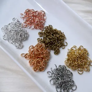 Assortiment d'anneaux de saut en métal DIY, anneaux de connexion multicolores pour bijoux.