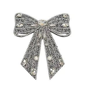 Handgemachte Kristall Strass Schleife Aufnäher glitzernde Perlen Bekleidung Detailansicht