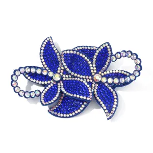 Blauer Blumen Strass Aufnäher Applikation für DIY Kleidung Taschen Schuhe Accessoires glänzend.