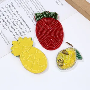 Handgemachte Perlen Kristall Frucht Flicken Erdbeere Ananas Zitrone DIY Kleidung Zubehoer