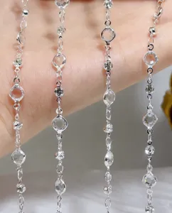 Nahaufnahme der 6mm Einfassung Glas Strass Kette DIY Schmuckzubehör aus Kupfer.