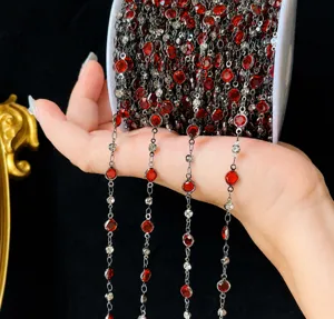 Nahaufnahme Detail von 6mm Einfassung Strass handgemachte Kette für DIY Schmuckzubehör