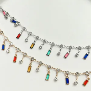 Catena in metallo fai-da-te con ciondoli in zircone rettangolare e strass colorati.
