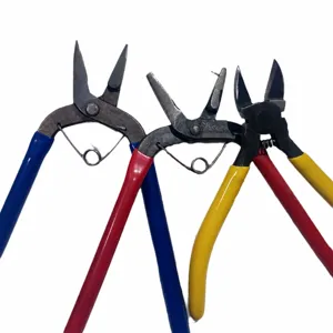 Set di pinze per gioielli artigianali multifunzionali con manici antiscivolo colorati.