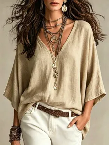 T-shirt femme ample uni col V vue detail, style mode automne confortable et elegant chic.