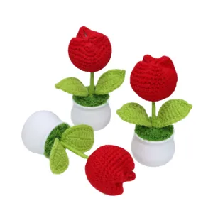 Fleur de tulipe au crochet faite à la main mini plante en pot décoration de bureau.