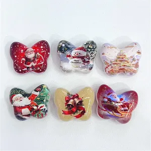 Détail perles papillon Noël, imprimé double face accessoires bijoux faits main.