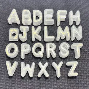 Cuentas de letras luminosas de acrílico alfabeto dijes para llaveros y manualidades.
