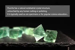 Campione minerale cristallo ottaedro fluorite verde naturale pietra grezza dettaglio