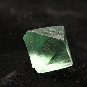 Campione di pietra grezza in cristallo di fluorite verde naturale decorazione principale.