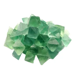 Fluorite verde naturale ottaedro cristallo pietra grezza minerale campione decoro.
