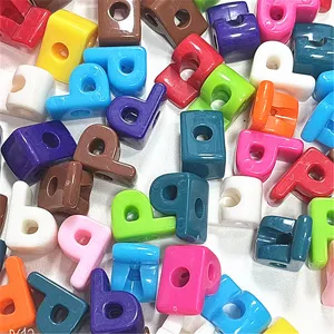 Abalorios de letras de acrílico de agujero grande para cadenas de teléfono y llaveros DIY
