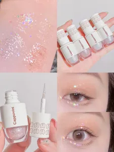 Cappuvini flüssiger Lidschimmer mit niedlichem Bären-Design und glitzernden Pailletten-Effekten.