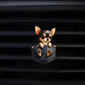 Gros plan détaillé du mignon chihuahua dans la poche, montrant une texture acrylique claire.