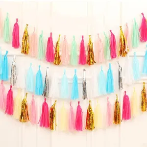 Guirlande de gland en papier coloré pour fête et décoration, design multicolore vif.