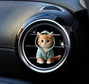Detailweergave van schattige kat hoodie auto ventilatieclip acryl geur auto ornament.