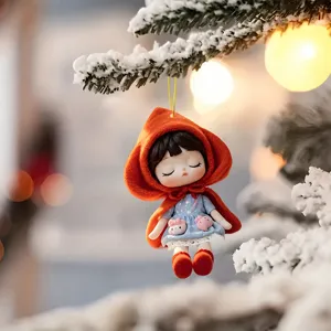 Lindo adorno de muñeca con capucha roja, decoración colgante detallada para el árbol de navidad.