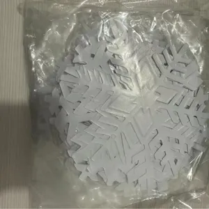 White Christmas snowflake hanging decorations string for home mall window display ornaments.