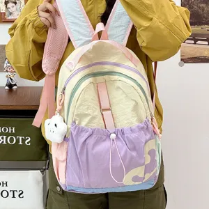 Modischer lässiger Rucksack mit großer Kapazität und süßem Wolkenanhänger für tägliches Reisen.