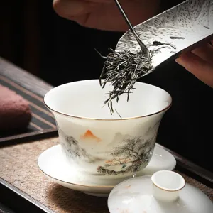 Service à Thé Kung Fu en Céramique Chinoise Théière en Jade Suif de Mouton Tasses Avec Peinture de Paysage Bord Doré Bureau
