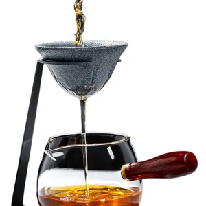 Ensemble de filtre à thé en céramique de qualité avec tasse en verre et support en métal.