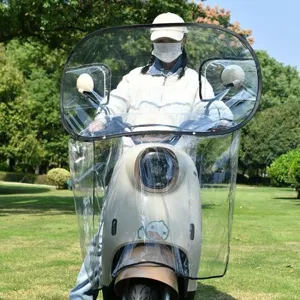 Housse de pluie et vent transparente pour scooter électrique protection hivernale.