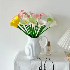 Künstlicher Calla Lilien Blumenstrauß PU Falsche Blumen weiße Keramik Vase Hochzeit