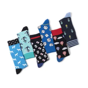 Hochwertige Herren Modesocken im Set mit bunten Tier-, Frucht- und Würfelmustern für Alltag.