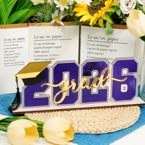 2026 decorazione da tavolo in legno per festa di laurea con lettere grad e cappello.