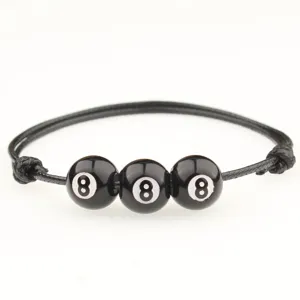 Braccialetto in corda intrecciata nera con tre perle da biliardo 8 per uno stile sportivo.