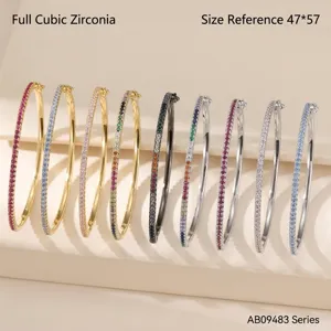 Bracelet jonc classique pavé de zircons, élégants bijoux étincelants multicolores.