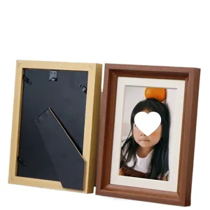 Cornice per foto in legno massello da tavolo con supporto posteriore e design elegante.