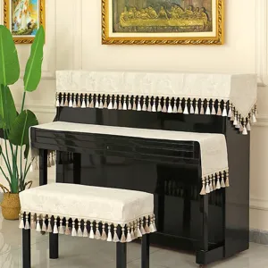 Set copertura antipolvere per pianoforte con eleganti nappe, design minimalista moderno.