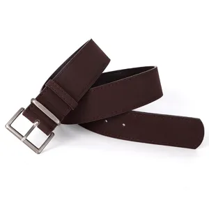 Ceinture en cuir mat marron pour femme avec boucle ardillon, idéale pour jeans et robes élégantes.