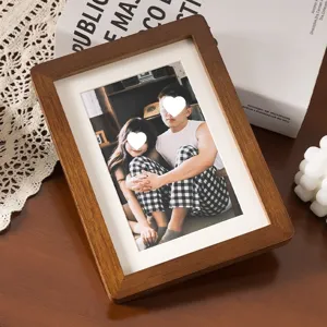 Massivholz Bilderrahmen in Nussbaumfarbe Tisch Fotorahmen mit weißem Passepartout Stueck.