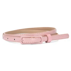 Cintura sottile in pelle verniciata rosa da donna con elegante fibbia rettangolare.