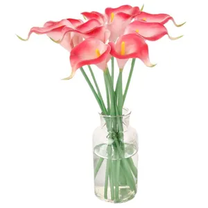 Bouquet de fleurs artificielles Calla Lily en PU dans un vase en verre pour mariage.