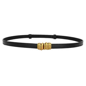 Dames zwarte smalle riem met gouden ringen stijlvol taille accessoire voor jurk en jas.