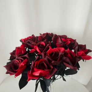Roses artificielles rouge foncé bouquet de fleurs noires en soie pour fête d'Halloween gothique