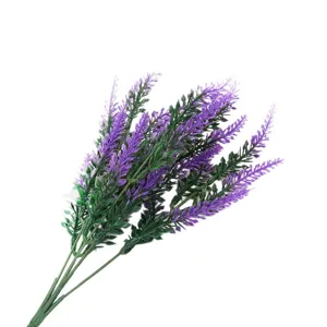 Fiori finti di lavanda viola in plastica per decorazione casa matrimonio e fotografia.