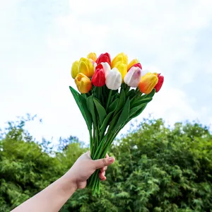 Bouquet de tulipes artificielles colorées pour décoration de mariage et accessoires photo