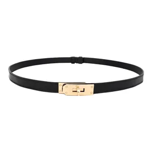 Elegante cinturón fino de cuero negro para mujer con hebilla dorada para vestidos.