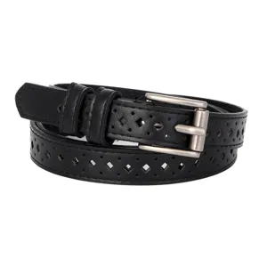 Ceinture fine noire pour femme avec motif ajouré en diamant vintage et boucle ardillon argentée.