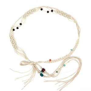 Μπεζ πλεκτή γυναικεία ζώνη μέσης σε boho στιλ με ξύλινες χάντρες, καλοκαιρινό αξεσουάρ.