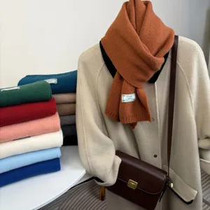 Sciarpa in maglia tinta unita per donna e uomo, morbido scaldacollo invernale caldo, regalo versatile.