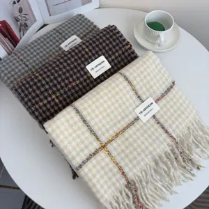 Thickened warm plaid scarf for autumn and winter, classic houndstooth design with soft tassels.