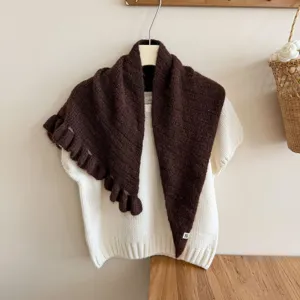 Brown knitted ruffle shawl paired with white short-sleeve sweater, stylish and cozy daily detail.