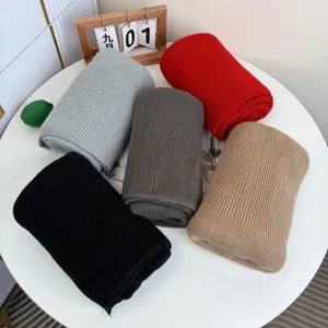 Sciarpa invernale in maglia accogliente da donna, scaldacollo morbido ed elegante scialle lungo.