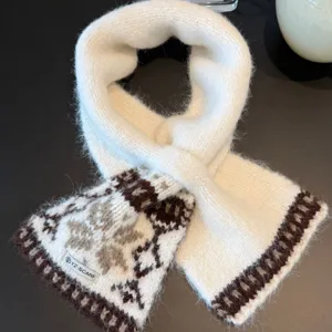Koreanischer Kaschmir-Mix Winterschal mit norwegischem Schneeflocken-Muster für Damen.